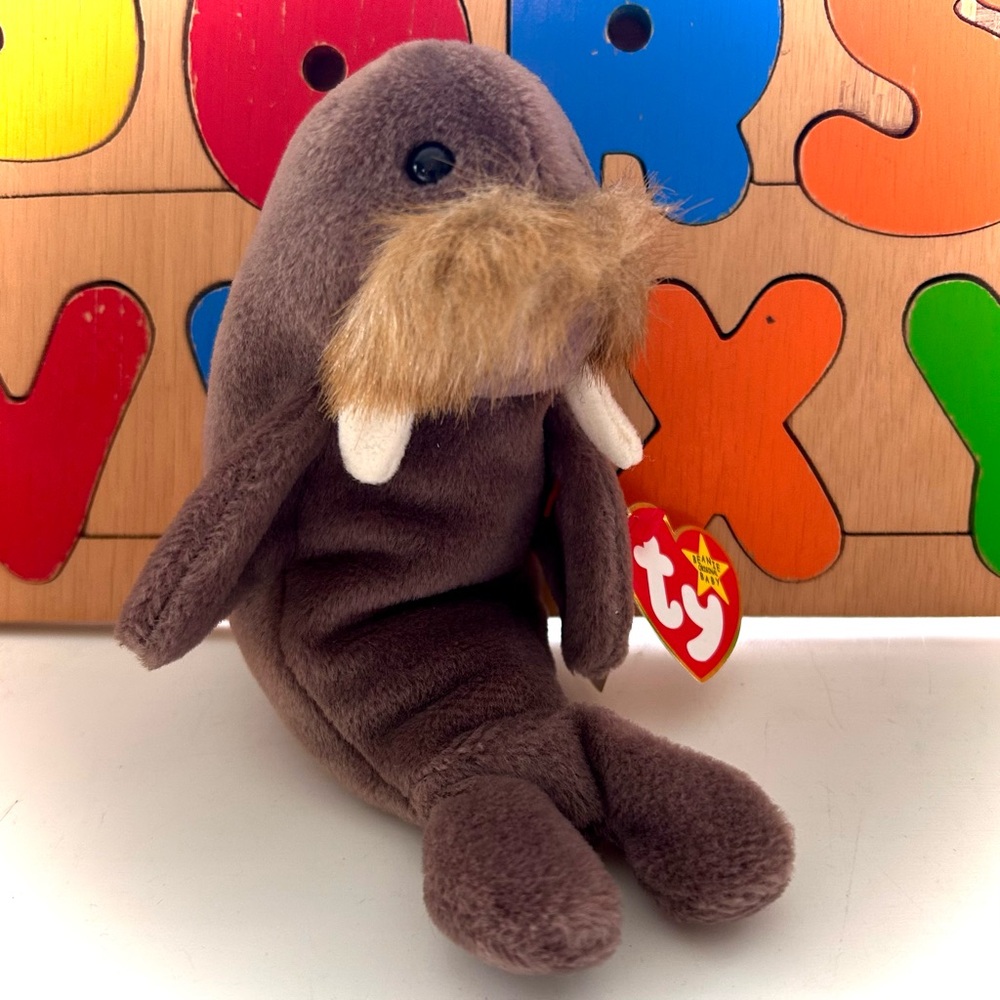 NWT Jolly the Walrus Ty Beanie Baby 1996